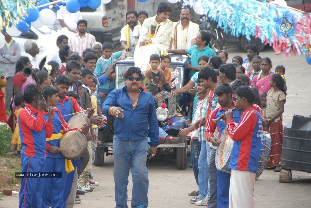Lollu Dada Parak Parak Tamil Movie Stills - 61 / 68 photos