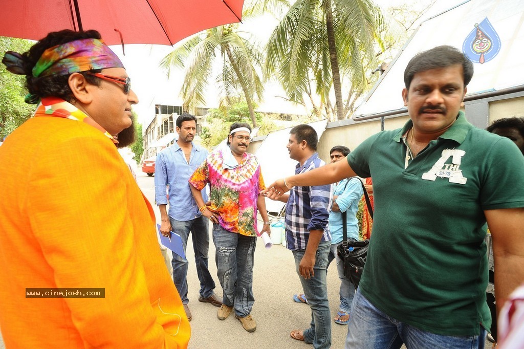 Loukyam Movie Working Stills n Posters - 6 / 40 photos