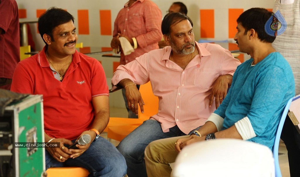 Loukyam Movie Working Stills n Posters - 16 / 40 photos