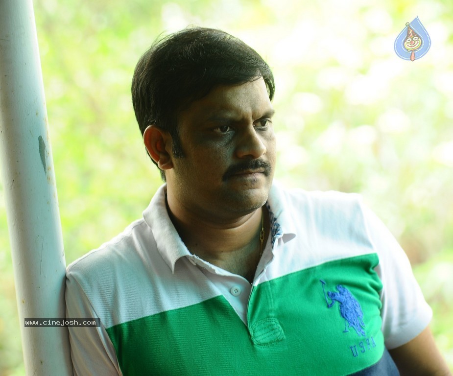 Loukyam Movie Working Stills n Posters - 18 / 40 photos