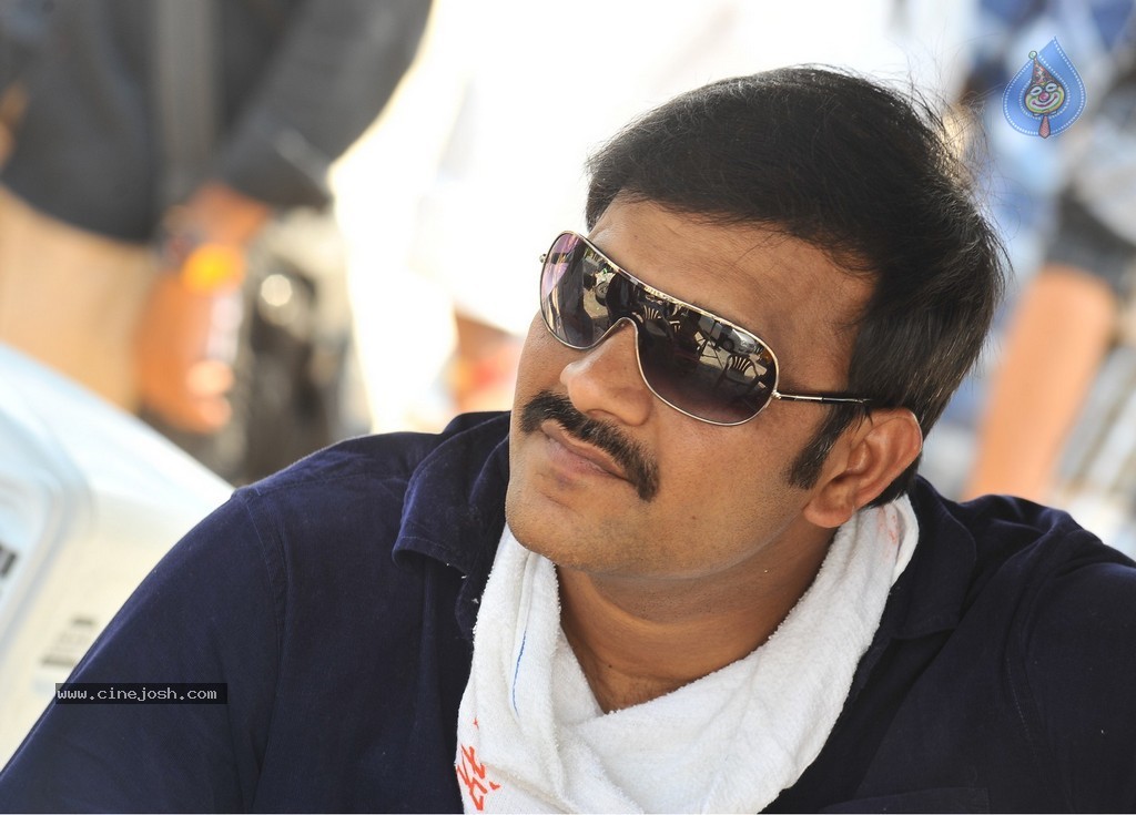 Loukyam Movie Working Stills n Posters - 28 / 40 photos