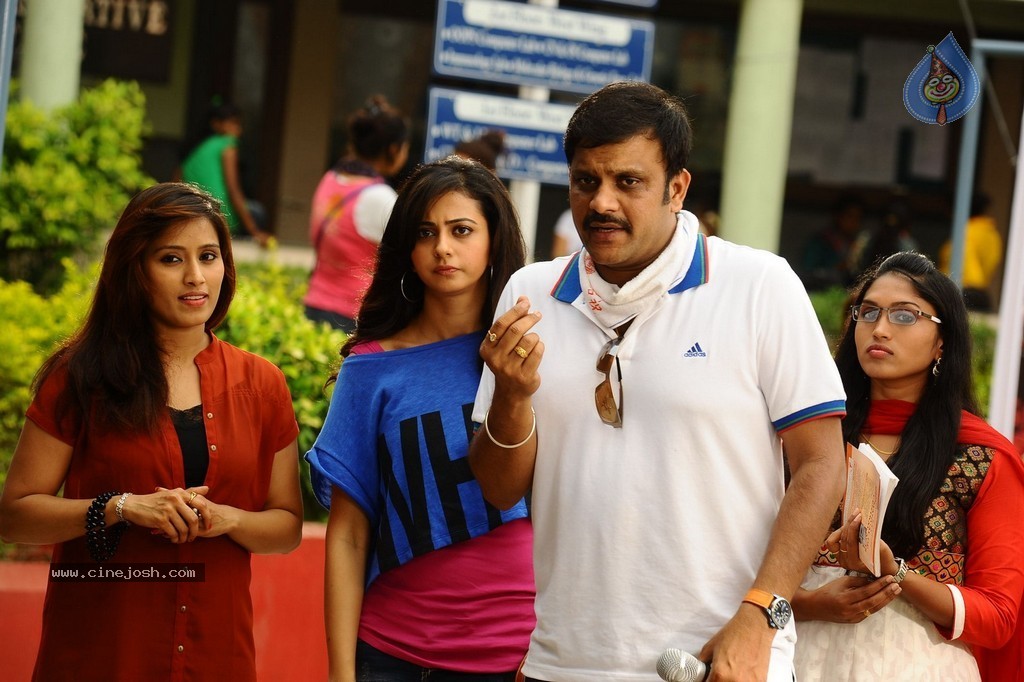 Loukyam Movie Working Stills n Posters - 32 / 40 photos