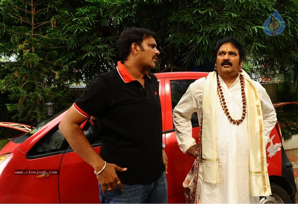 Loukyam Movie Working Stills n Posters - 37 / 40 photos