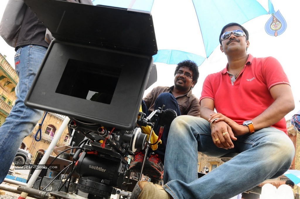 Loukyam Movie Working Stills n Posters - 38 / 40 photos