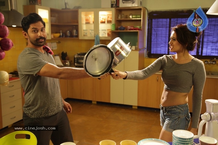 Love 20-20 Movie Stills - 32 / 33 photos