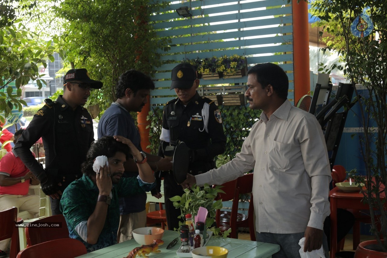 Love Boom Movie Stills - 35 / 70 photos