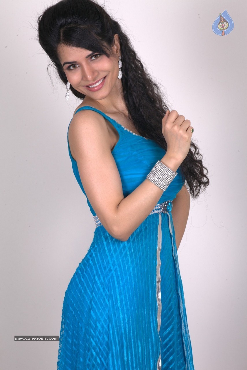 Love Boom Movie Stills - 38 / 70 photos