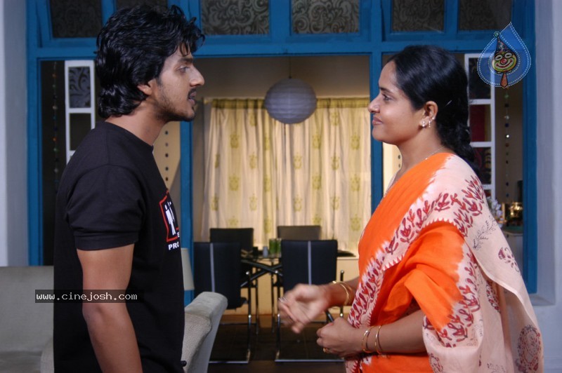 Love Chesthe Movie New Stills - 36 / 111 photos
