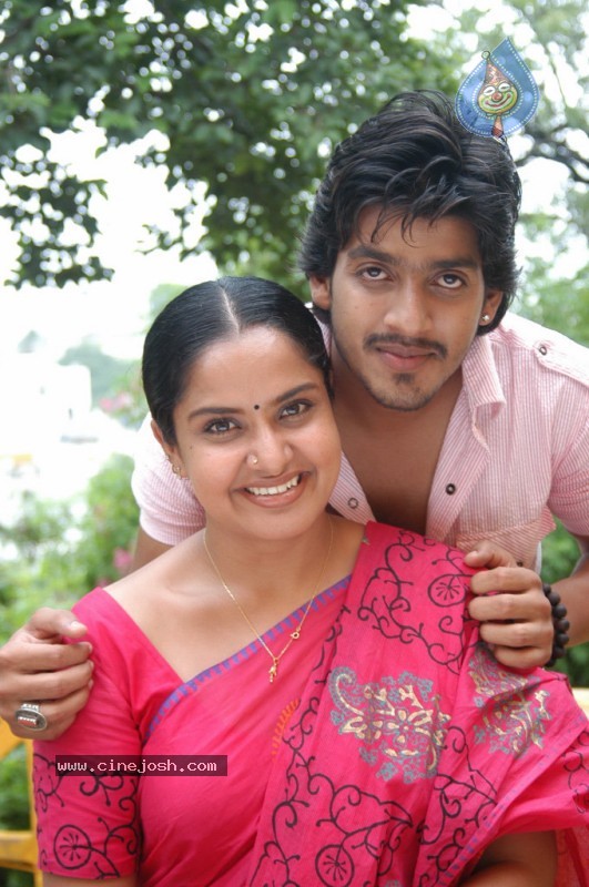 Love Chesthe Movie New Stills - 44 / 111 photos