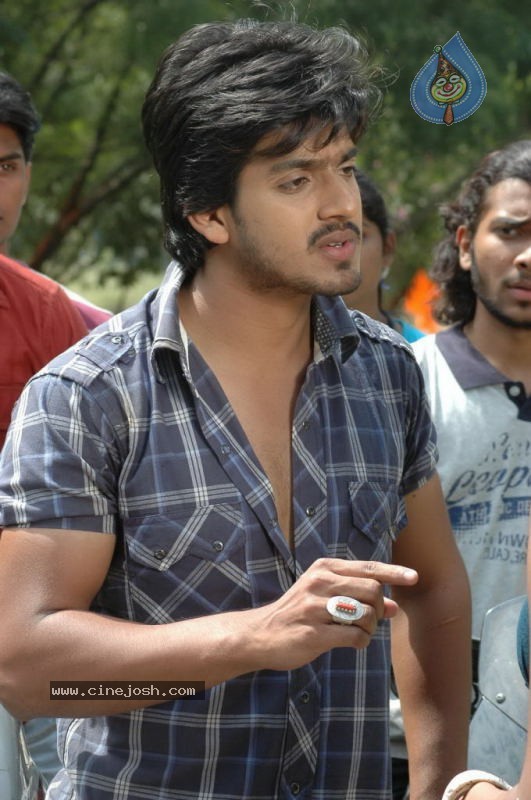 Love Chesthe Movie Stills - 19 / 39 photos