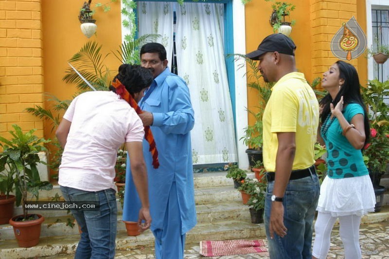 Love Chesthe Movie Stills - 28 / 39 photos