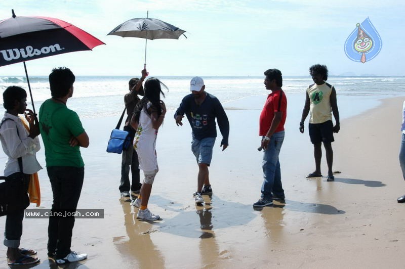 Love Chesthe Movie Stills - 32 / 39 photos