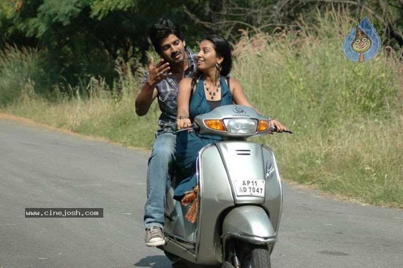 Love Chesthe Movie Stills - 38 / 39 photos