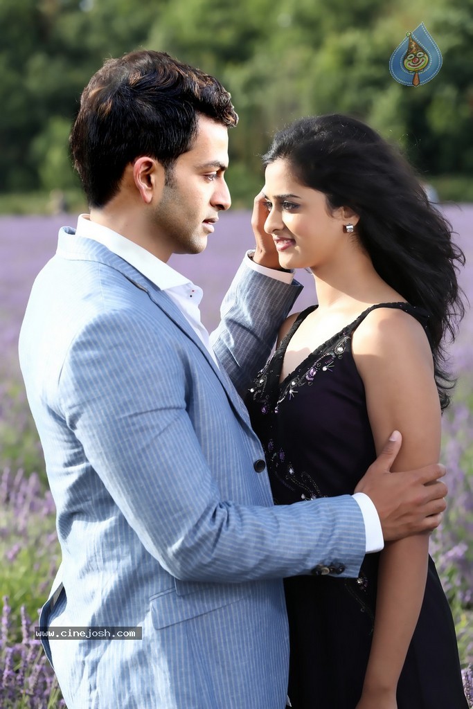 Love in London Stills n Walls - 29 / 54 photos