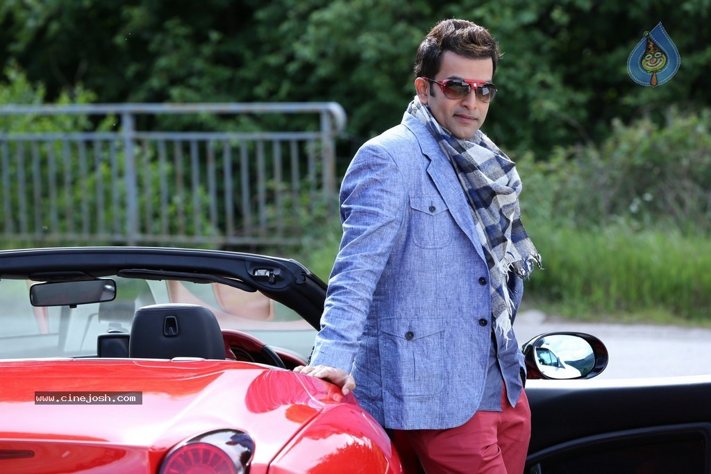 Love in London Stills n Walls - 41 / 54 photos