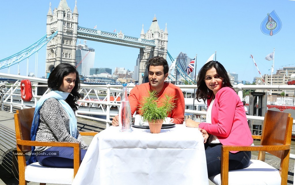 Love in London Stills n Walls - 45 / 54 photos