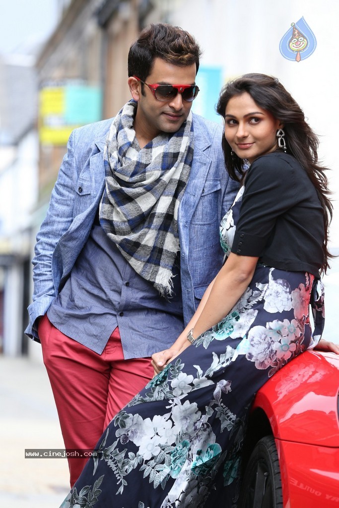 Love in London Stills n Walls - 49 / 54 photos