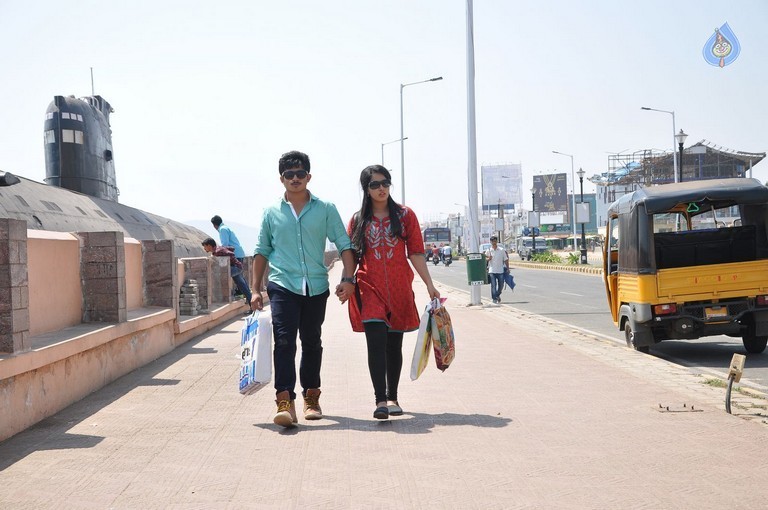 Love K Run Movie Posters and Photos - 25 / 40 photos