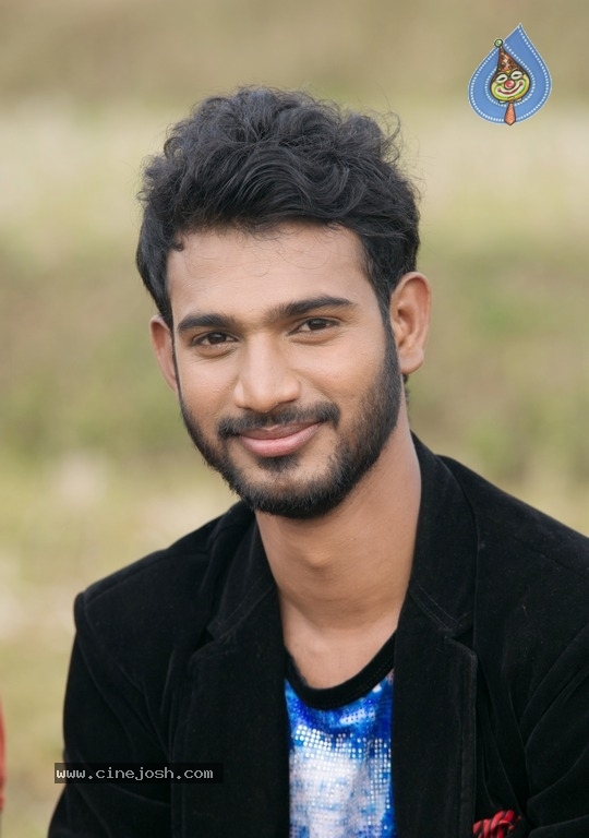 M6 Movie Working Stills - 2 / 15 photos