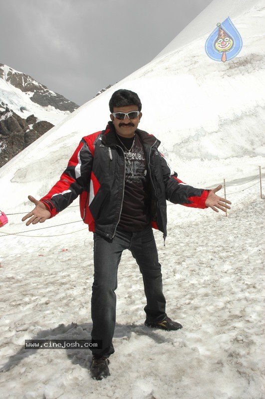 Maa Annayya Bangaram Movie Gallery - 66 / 75 photos