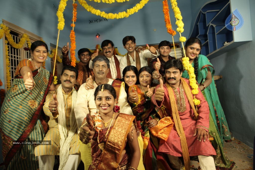Maa Palle Repallantaa Movie Stills - 35 / 42 photos