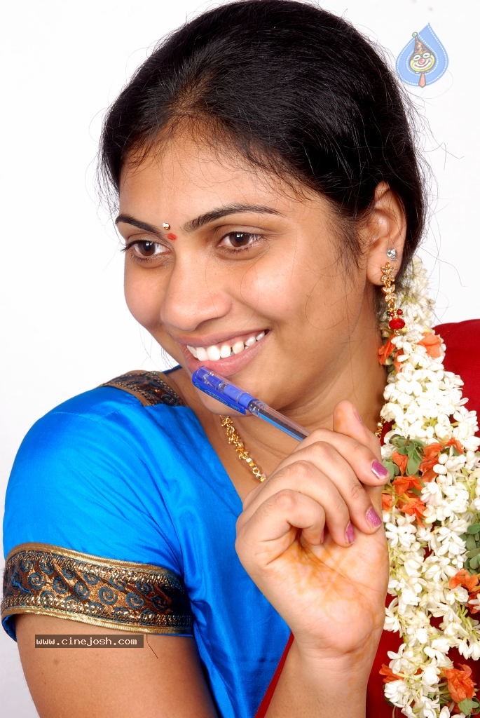 Maa Voollo Osari Em Jarigindante Movie Stills - 23 / 46 photos