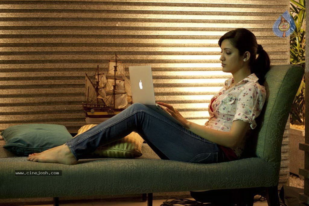 Maanadhi Mayam Seithai Tamil Movie Photos - 17 / 115 photos