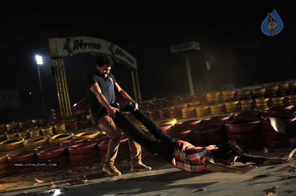 Maanadhi Mayam Seithai Tamil Movie Photos - 46 / 115 photos