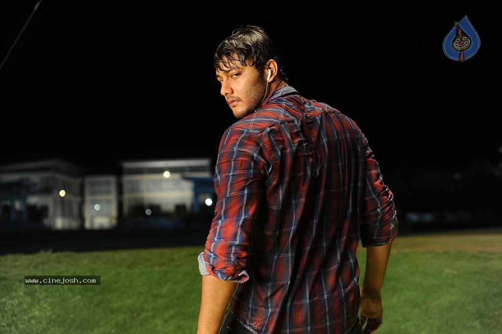 Maanadhi Mayam Seithai Tamil Movie Photos - 50 / 115 photos