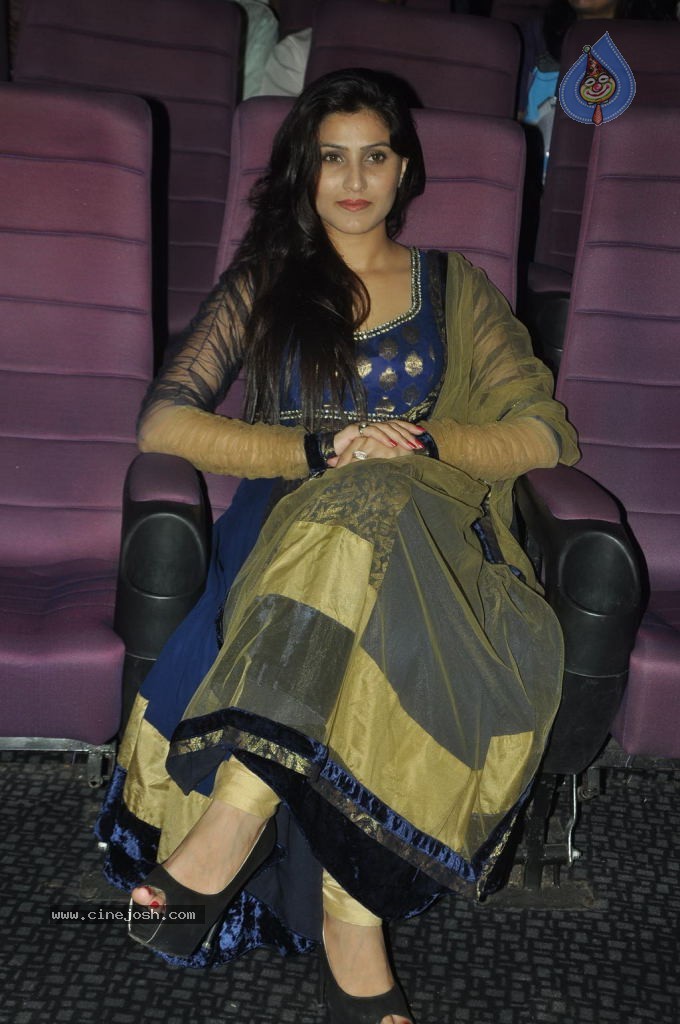 Maanadhi Mayam Seithai Tamil Movie Photos - 51 / 115 photos