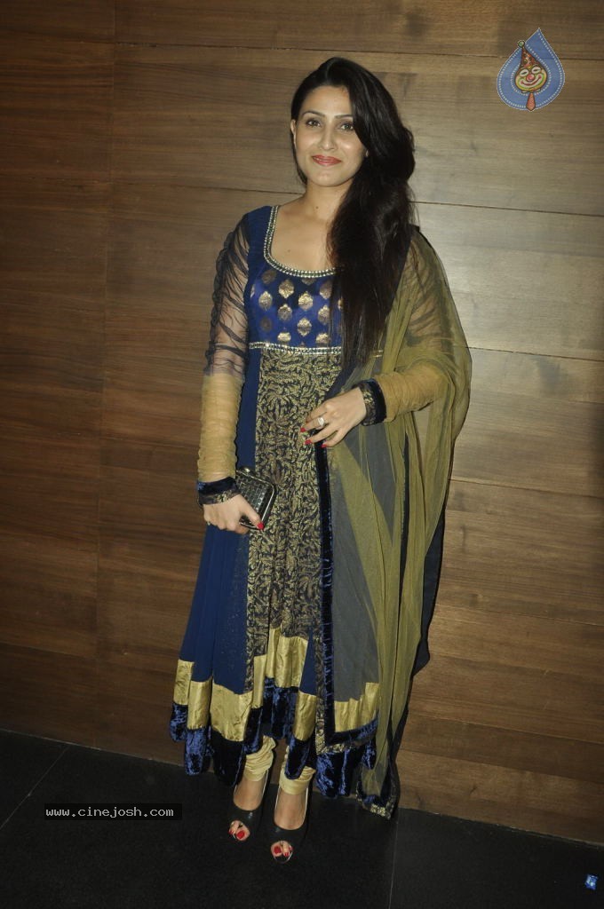 Maanadhi Mayam Seithai Tamil Movie Photos - 56 / 115 photos