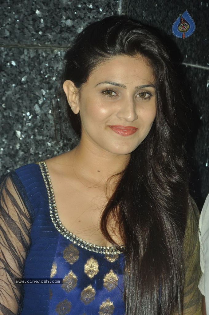 Maanadhi Mayam Seithai Tamil Movie Photos - 60 / 115 photos