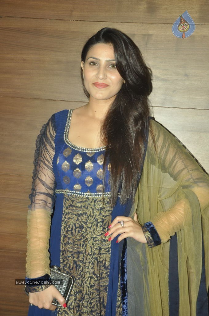 Maanadhi Mayam Seithai Tamil Movie Photos - 61 / 115 photos