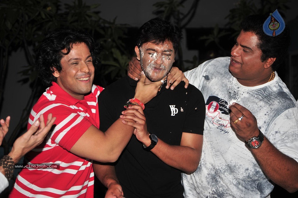 Maanathi Mayam Seithai Tamil Movie Stills n Walls - 1 / 50 photos