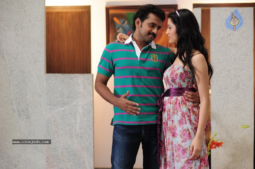Maanathi Mayam Seithai Tamil Movie Stills n Walls - 8 / 50 photos