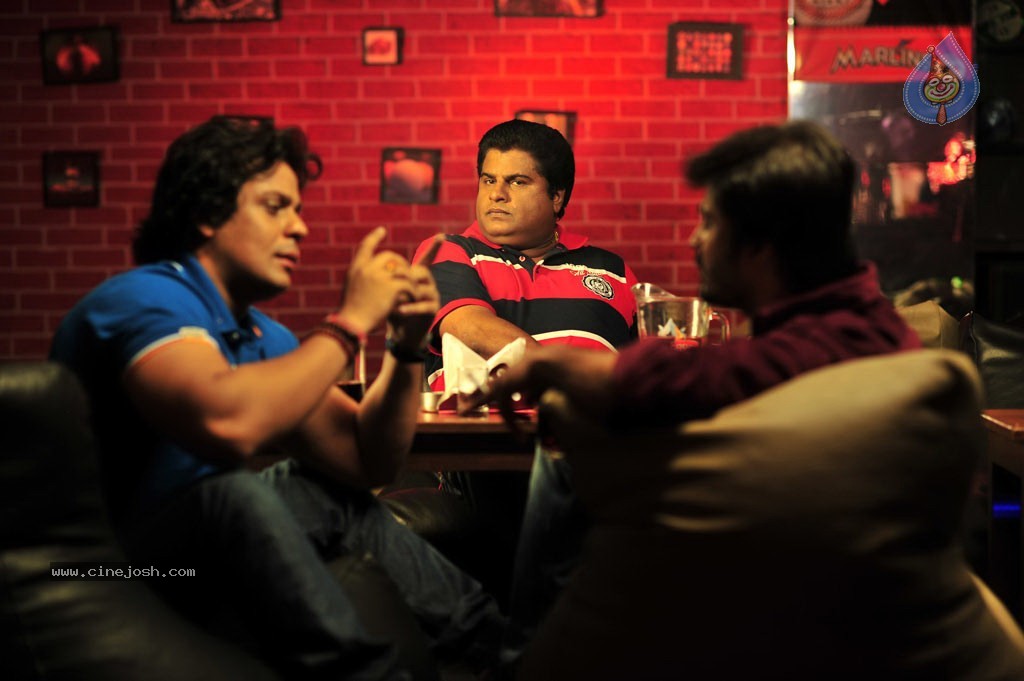 Maanathi Mayam Seithai Tamil Movie Stills n Walls - 14 / 50 photos