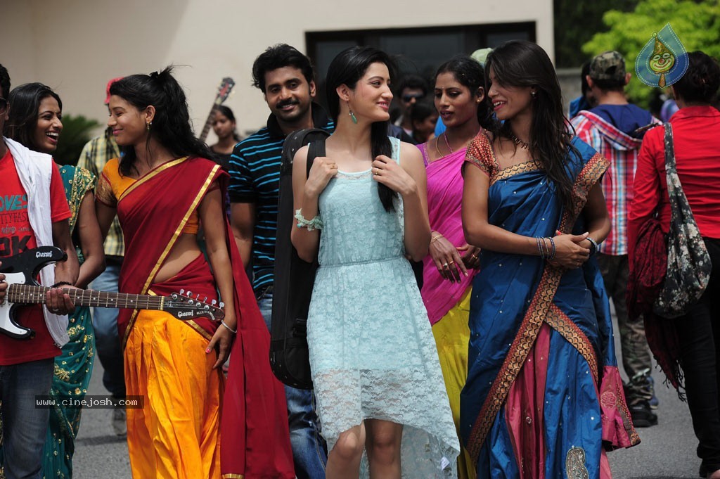 Maanathi Mayam Seithai Tamil Movie Stills n Walls - 15 / 50 photos