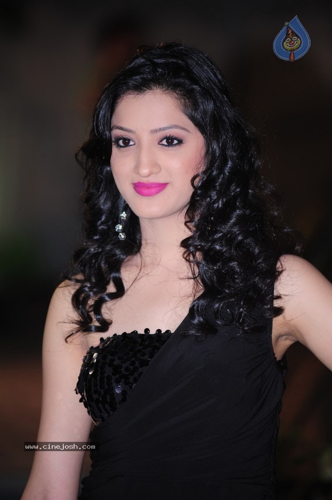 Maanathi Mayam Seithai Tamil Movie Stills n Walls - 17 / 50 photos