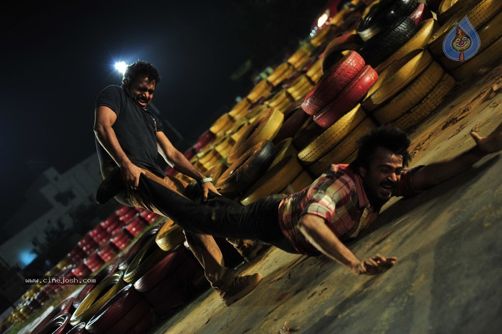 Maanathi Mayam Seithai Tamil Movie Stills n Walls - 21 / 50 photos