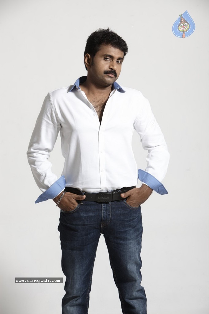 Maanathi Mayam Seithai Tamil Movie Stills n Walls - 29 / 50 photos