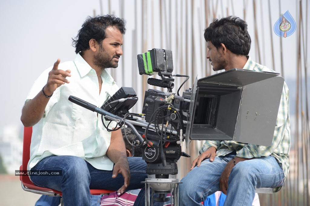 Maanathi Mayam Seithai Tamil Movie Stills n Walls - 41 / 50 photos