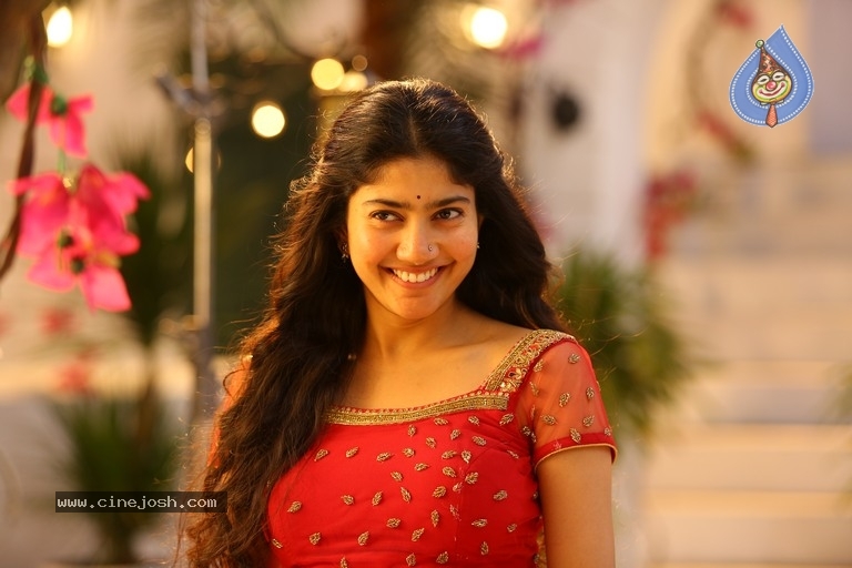 Maari 2 Movie Stills And Working Stills - 23 / 56 photos