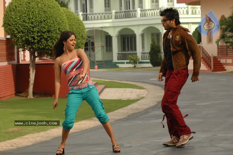 Maaro Movie Stills - 5 / 17 photos