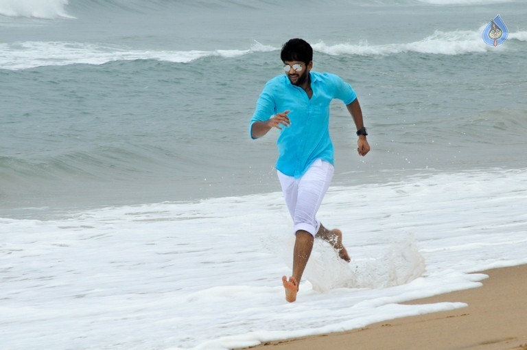 Maaya Mall Movie Photos - 6 / 14 photos