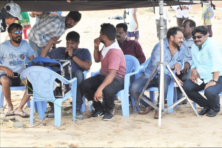 Maaya Mall Movie Photos - 7 / 14 photos