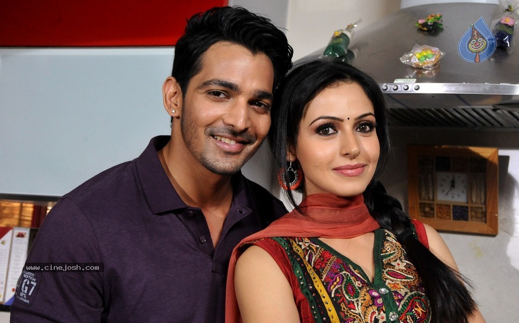 Maaya Movie New Stills - 14 / 15 photos