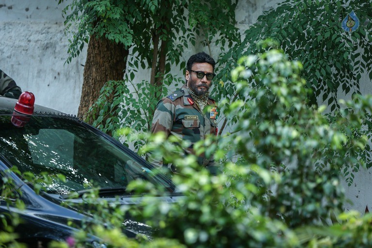 Maayavan Tamil Movie Photos - 19 / 21 photos