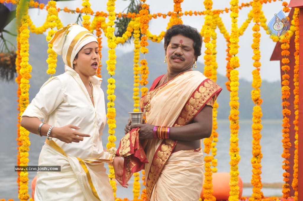 Machan Tamil Movie Hot Photos - 27 / 99 photos