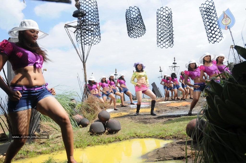 Machan Tamil Movie Hot Photos - 57 / 99 photos