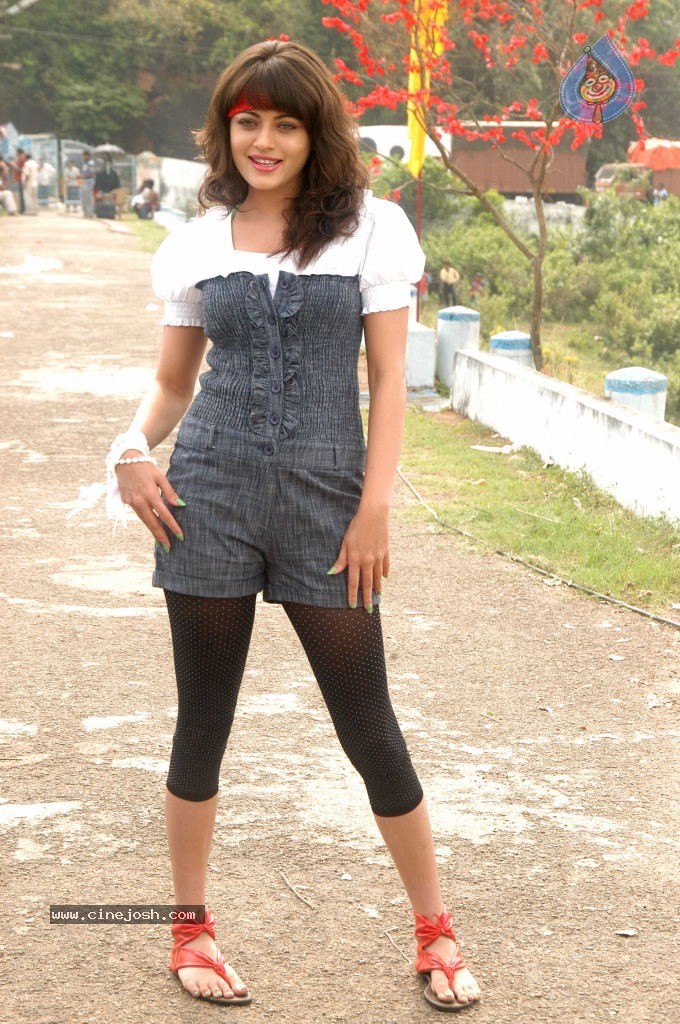 Madatha Kaja Movie Stills - 10 / 32 photos